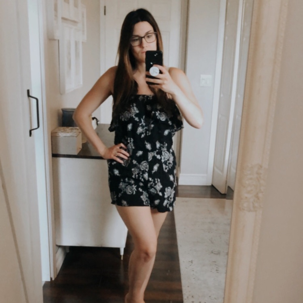 Cute Romper size Small